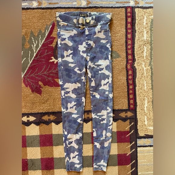 Green and‎ Tan Skinny Pants with Camouflage Pattern - Picture 1 of 7